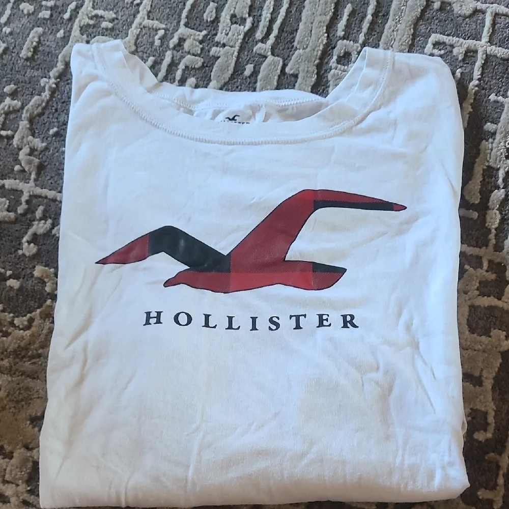 Hollister White Sleep Tee with Red and Black Logo - Picture 1 of 2